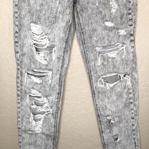 American Eagle Distressed Gray Acid Wash Mom Jean - Picture 5 of 9